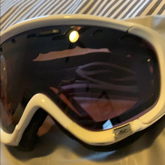 Women’s ski/snowboard googles - Picture 2 of 2